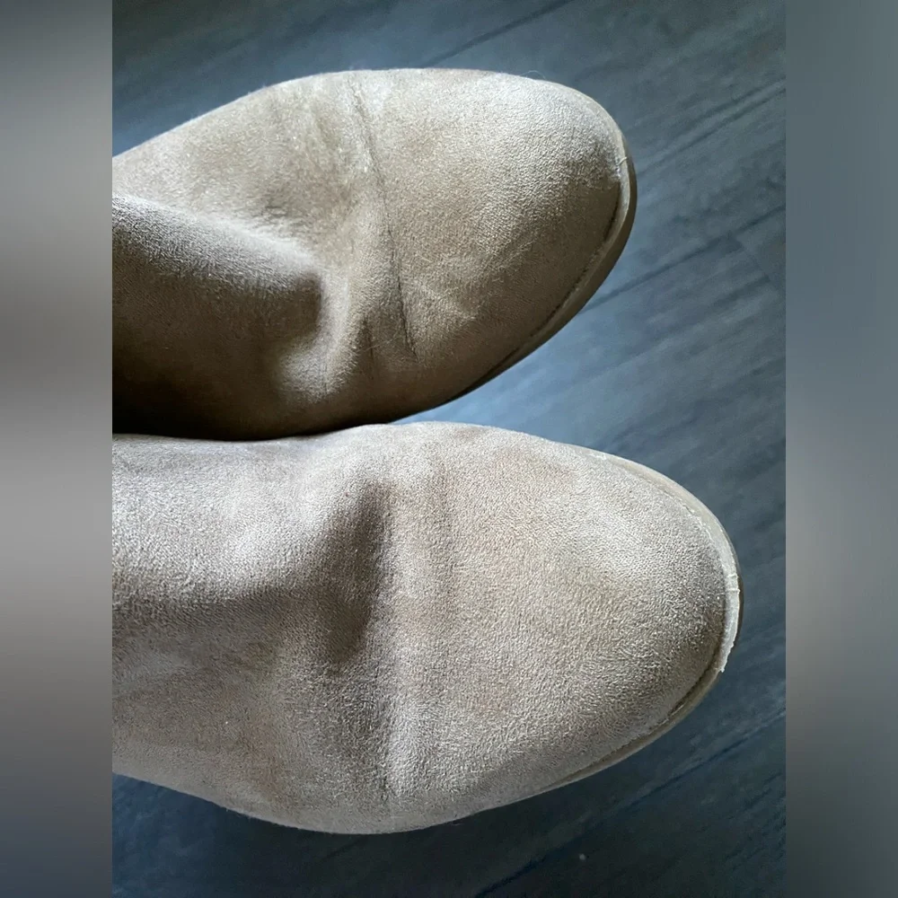 Cynthia Rowley Girls Laser-cut Suede Back Zip Ankle Boots Taupe Size 4M